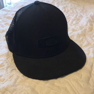 Oakley black SnapBack trucker hat adjustable